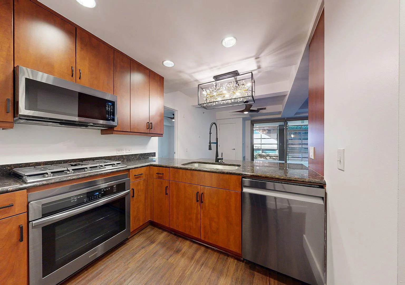1 bed, 1.5 bath, 952 sqft, $2,700 — Photo 2