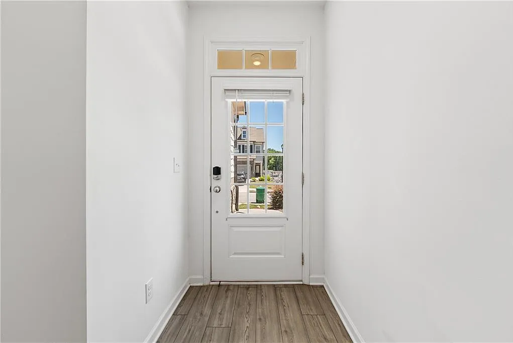 3 bed, 2.5 bath, 1892 sqft, $2,600 — Photo 4