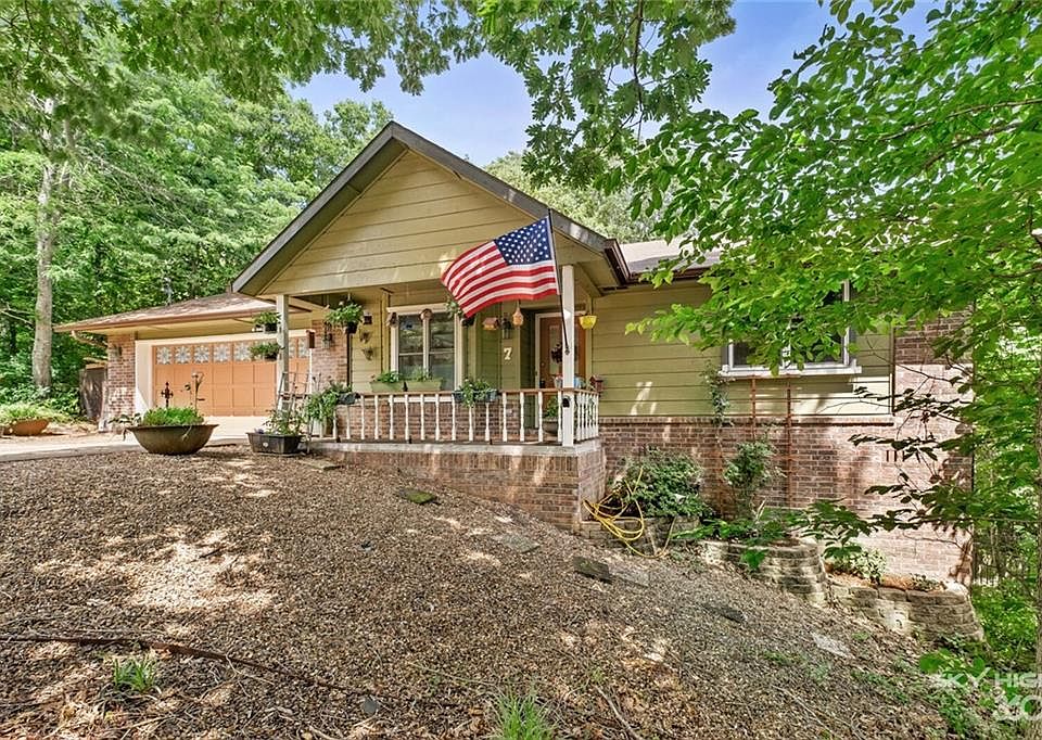 1st image of 7 Somerton Ln