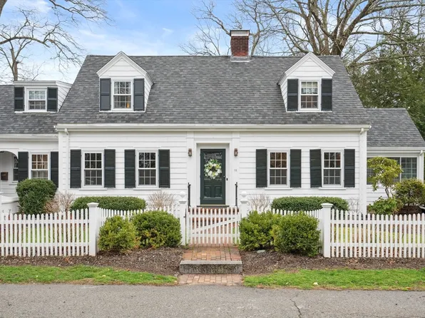 12 Cherry Ln, Dedham, MA 02026