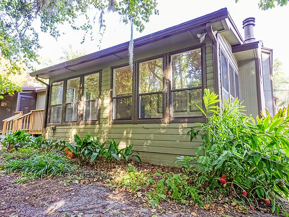 3rd image of 1635 NW 19th Cir