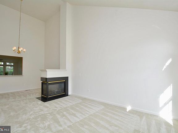 3rd image of 287 Amber Cir