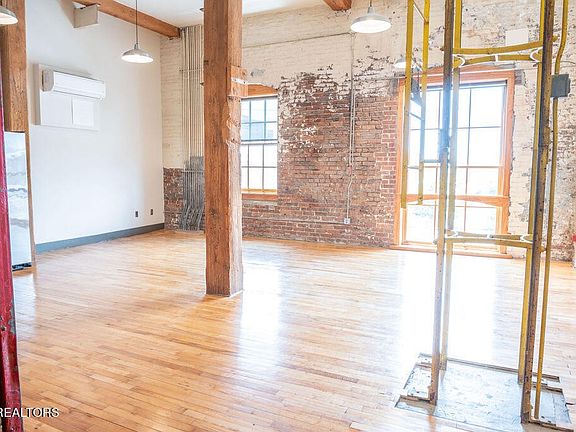 5th image of 222 N Central St #207