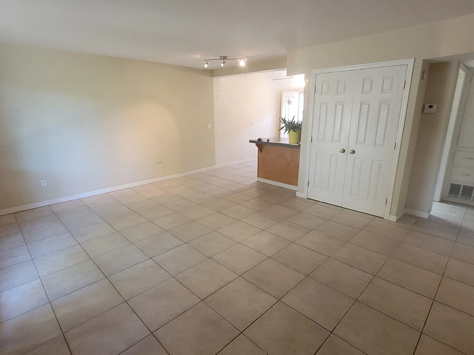 2 bed, 868 sqft, $1,450 — Photo 4