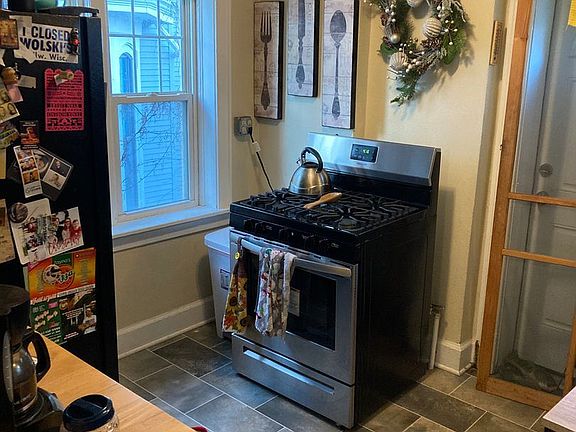 5th image of 926 E Pleasant St #10894368
