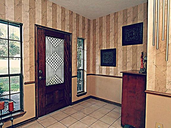 5th image of 16018 McMahon Cir