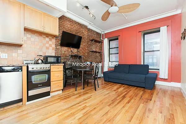 Rented by Mirador Real Estate | media 1