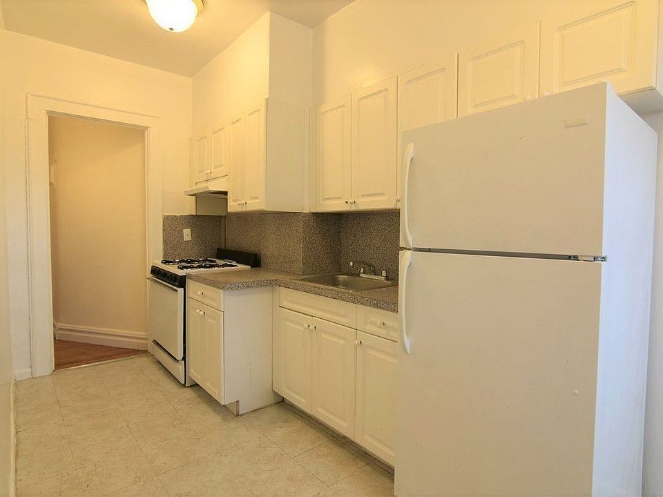 2nd image of 130 Bay Ridge Pkwy APT 3