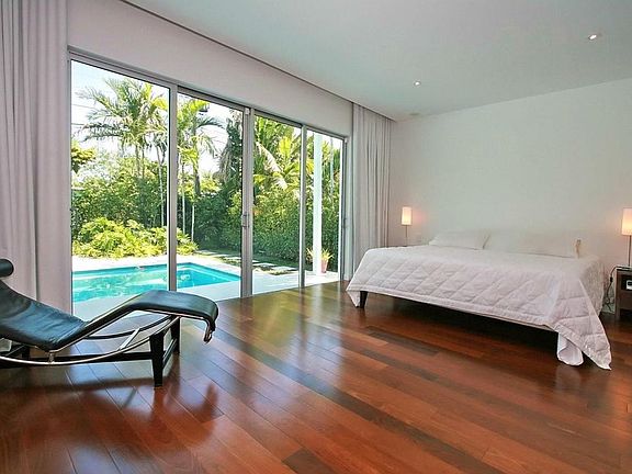 4th image of 2035 Alamanda Dr