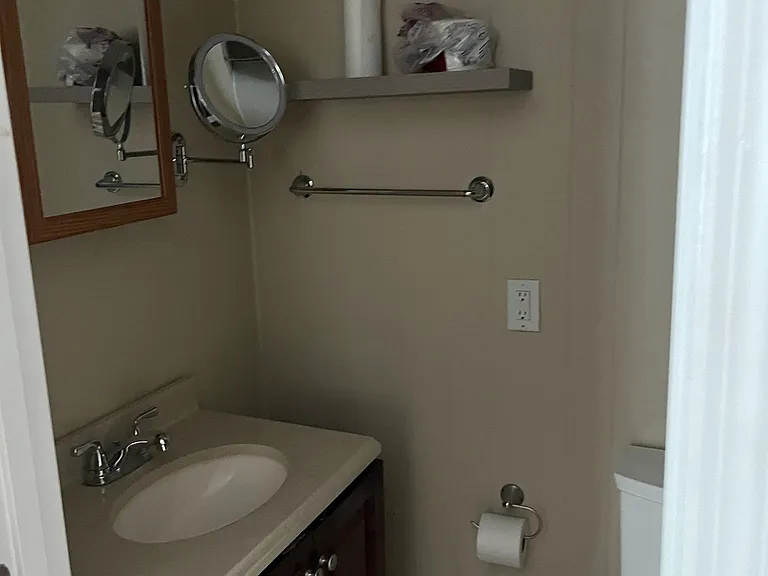 504 Belmont St — Photo 42