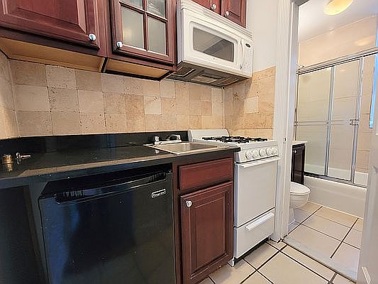 3rd image of 49 Park Ave APT 1b