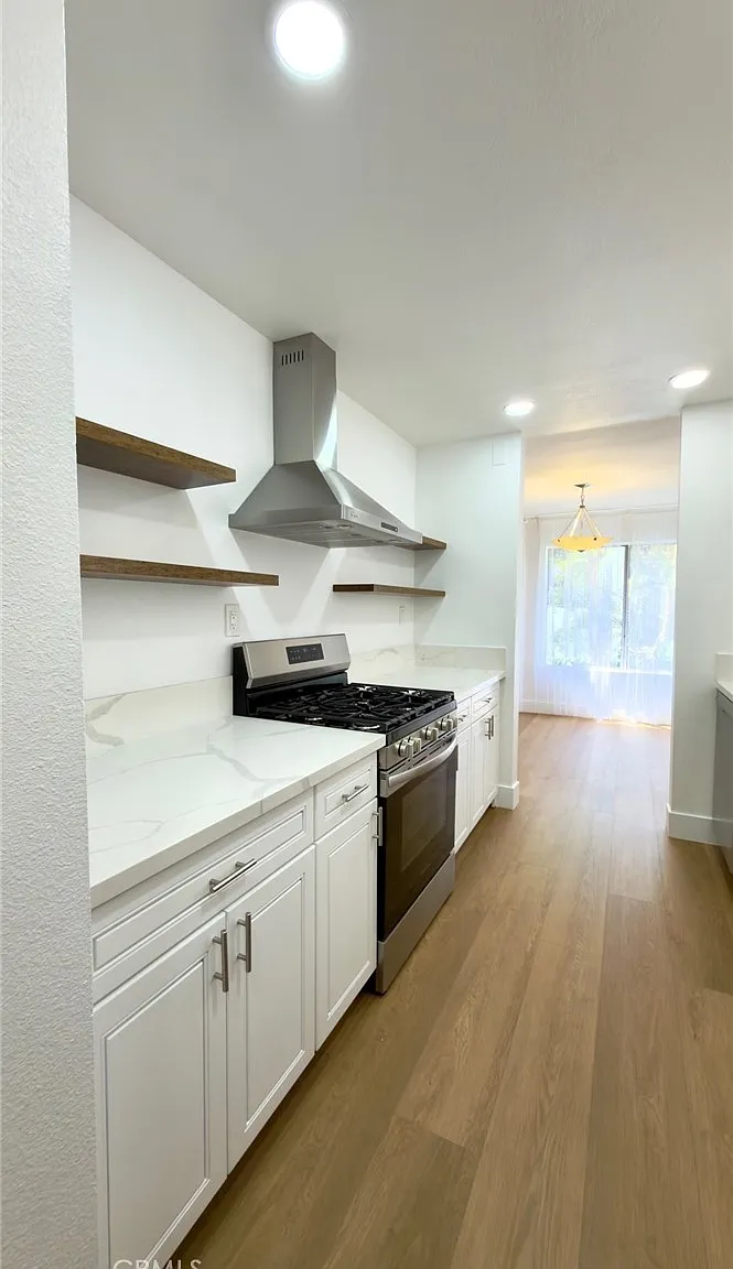 2 bed, 1200 sqft, $4,300 — Photo 2