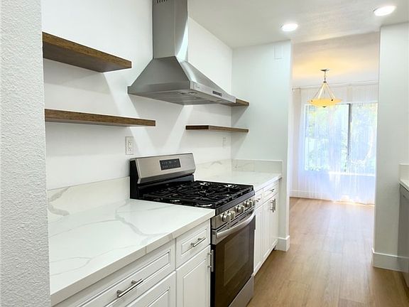 2nd image of 839 N Hayworth Ave APT 104