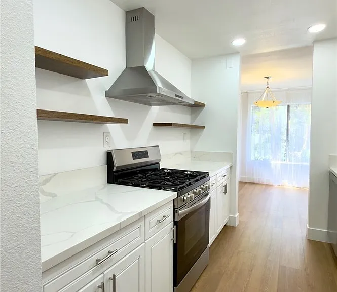 839 N Hayworth Ave #104 — Photo 2