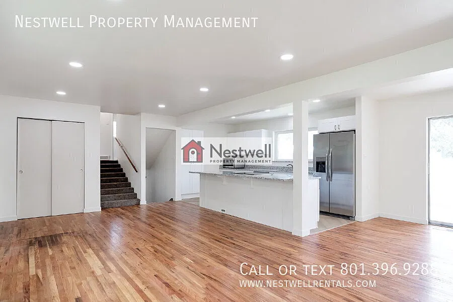 Spacious 4-bed home in Sandy! — Photo 2