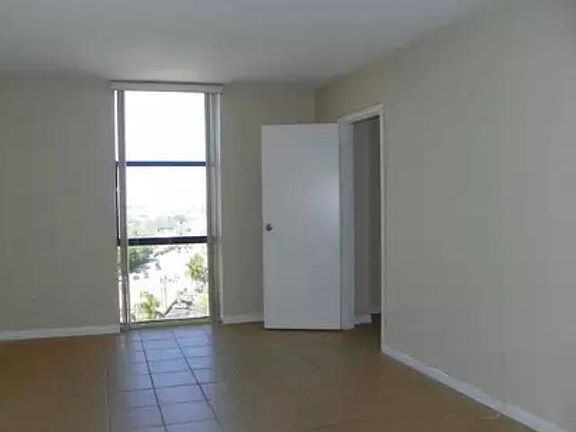 5th image of 13499 Biscayne Blvd #408