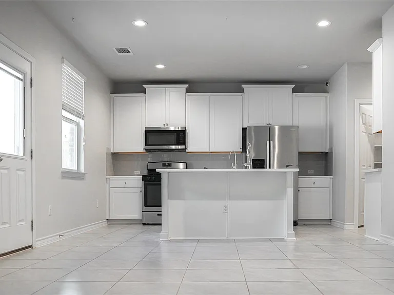 341 Mary Max Cir — Photo 3