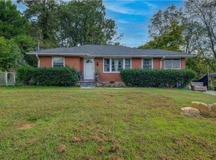 847 Pine Valley Dr, Forest Park, GA 30297