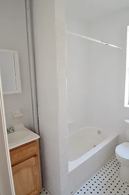 Rented by CITY SKYLINE REALTY INC | media 11