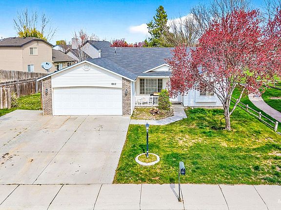 2nd image of 802 Bradford Ct