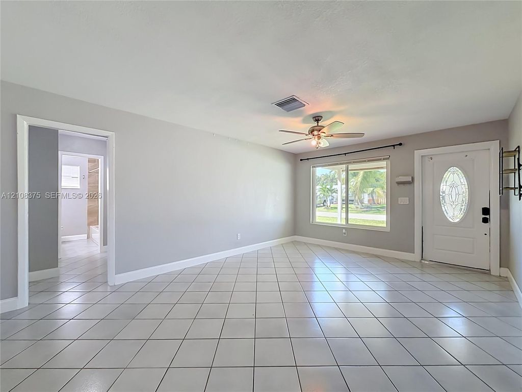 3330 NE 14th Ter, photo 9