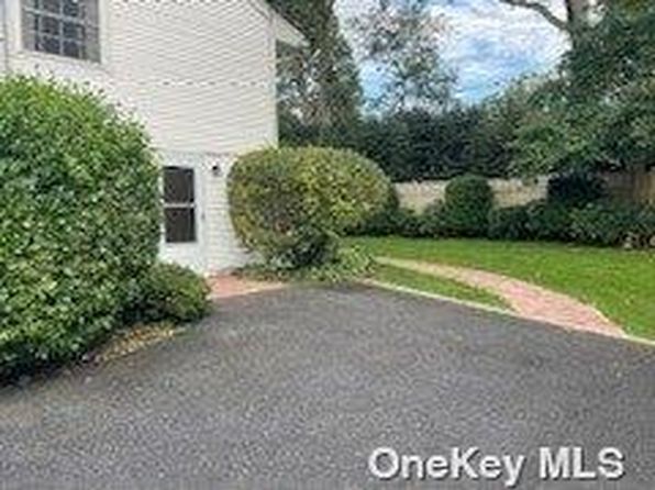 1 Old Town Ln
