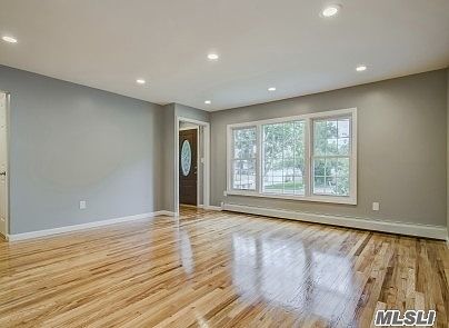 4th image of 2111 Baylis Ave