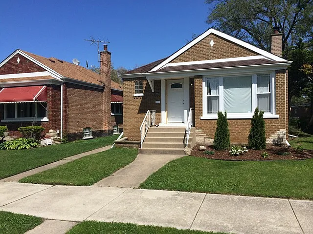 10055 S Hoxie Ave photo 1