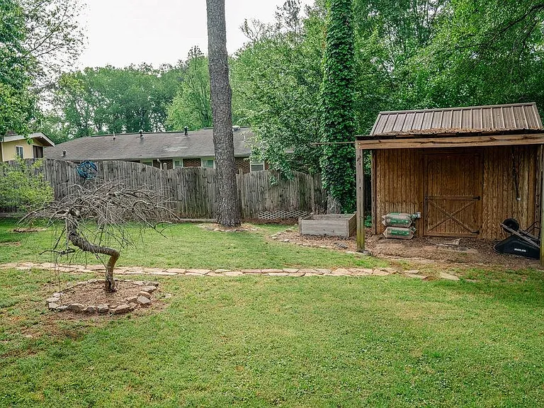 2331 Robin Ln SE — Photo 37