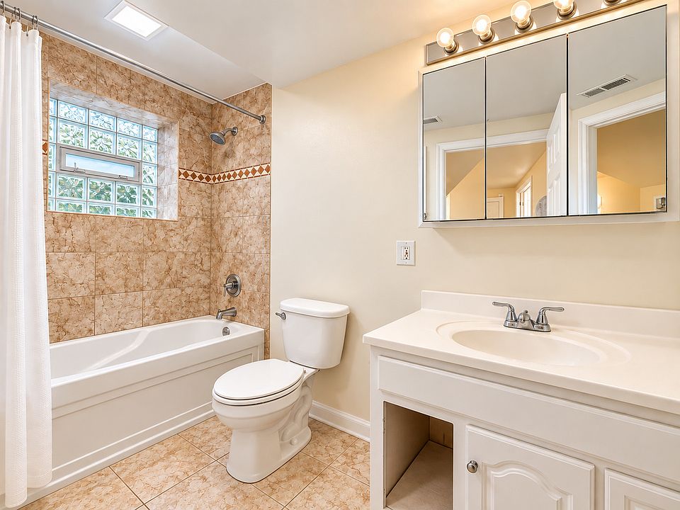 13th image of 1229 N Austin Blvd #1