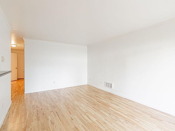 3rd image of 1016 6th Ave N APT 103