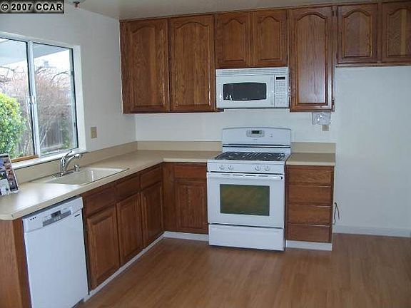 3rd image of 5932 Idlewild Ave