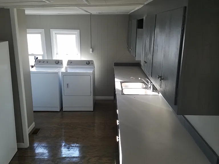 1115 S Main Ave — Photo 5
