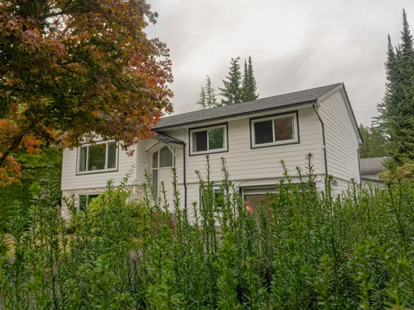 3566 Regent Ave, North Vancouver, BC V7N 2B9