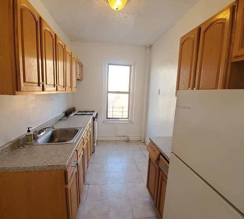 1st image of 916 Carroll St #5T