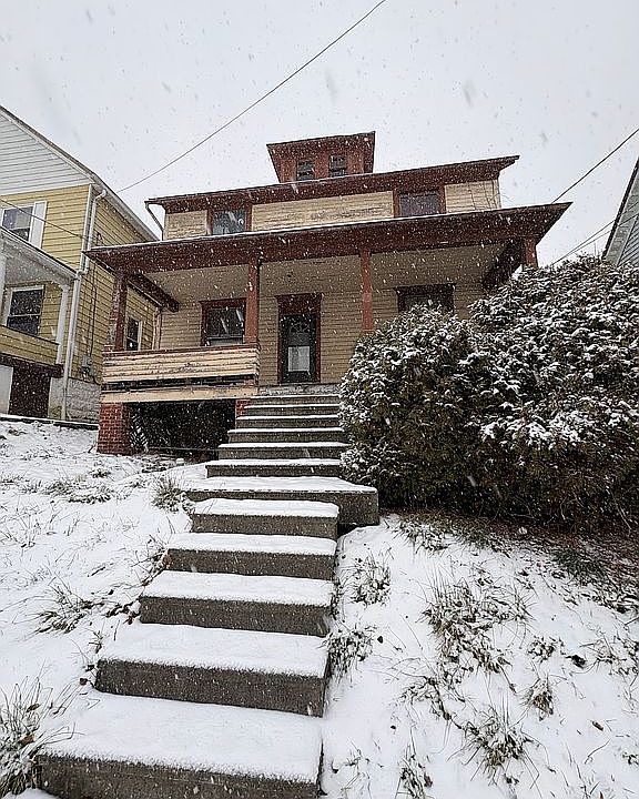 1st image of 910 Lemon St