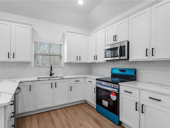 3rd image of 4 Eddleston Ln