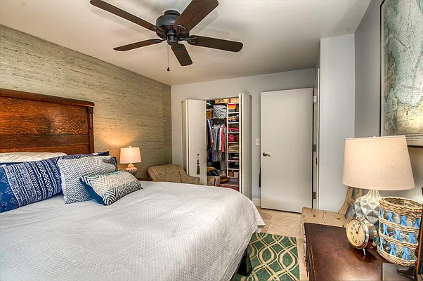 Sold by REMAX Elite | media 13