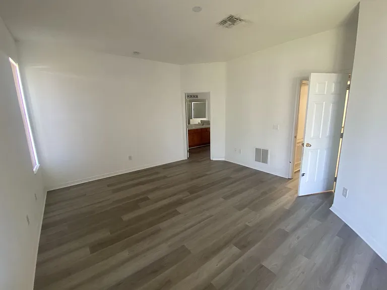 1239 Dunbrooke St — Photo 8