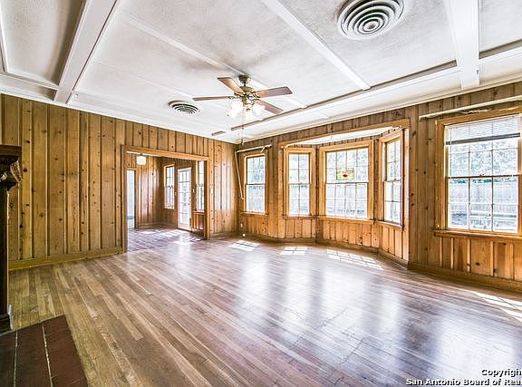 4th image of 1316 W Coll St