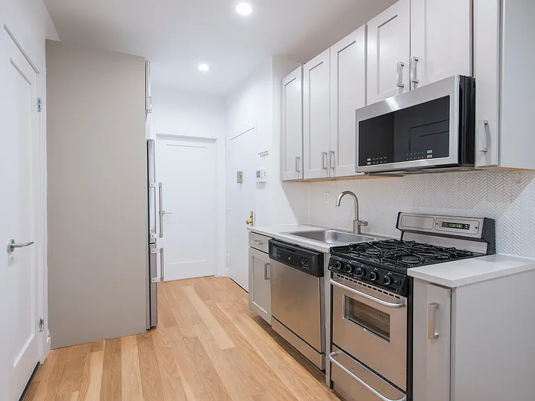 127 2nd Ave #4 — Photo 2
