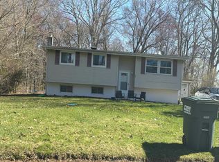 22 Blacksmith Dr, Ledyard, CT 06339