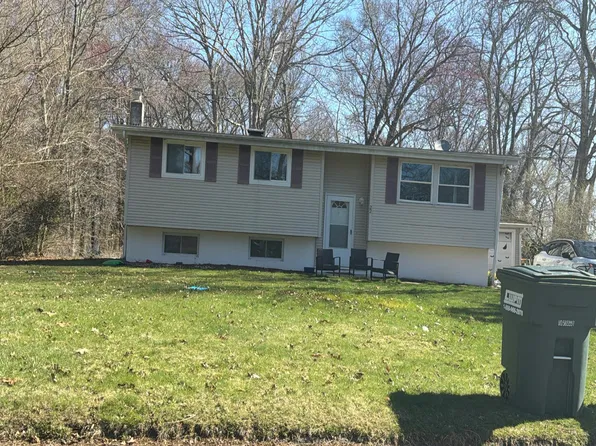 22 Blacksmith Dr, Ledyard, CT 06339
