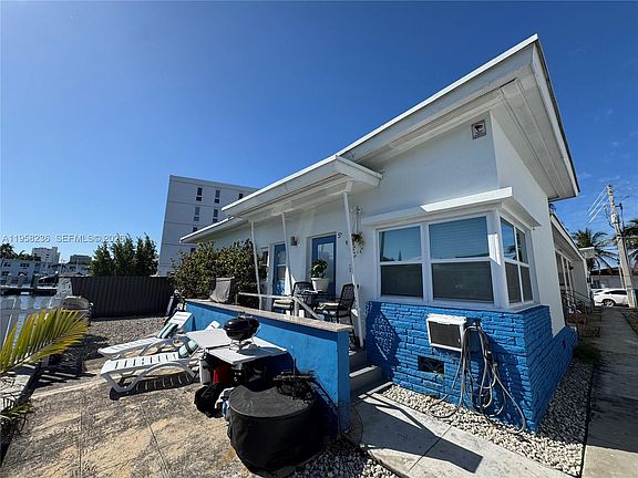 5th image of 8135 Crespi Blvd