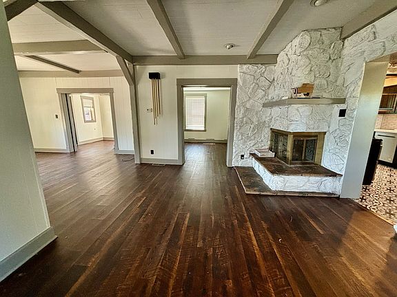 4th image of 2432 River Ave