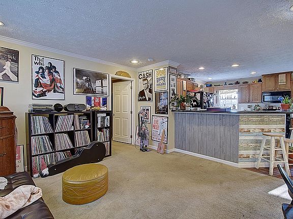 5th image of 126 Sapphire Dr