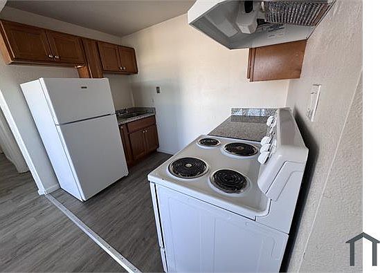 3rd image of 7979 Macarthur Blvd