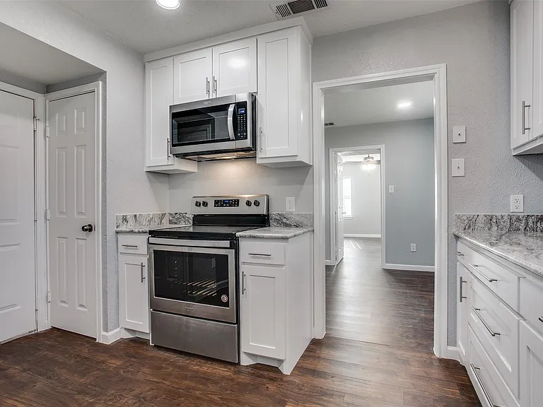 7619 Morton St — Photo 13
