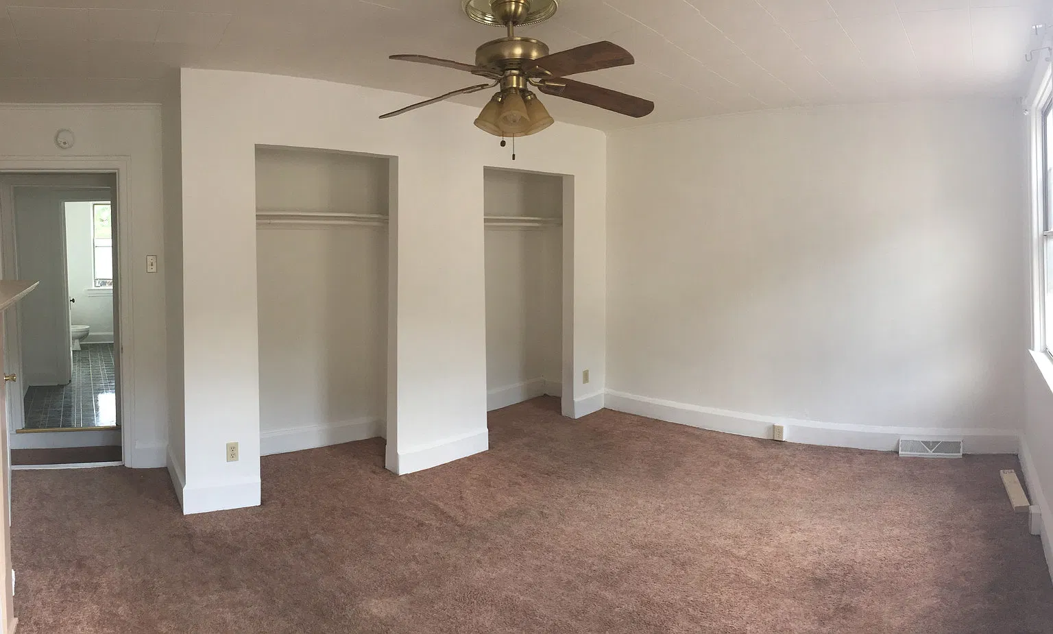 2 Bedroom Row House in Millvale — Photo 4