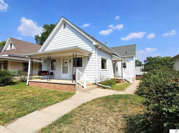 1218 F St, Fairbury, NE 68352